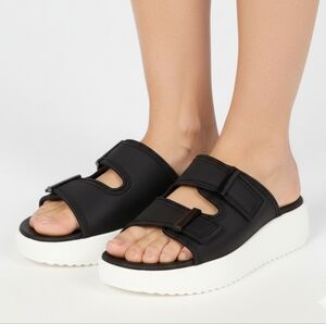 NIB Wanted Fiona Sandals